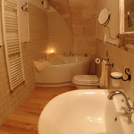 Masseria Fortificata Donnaloia 5* مونوبولي