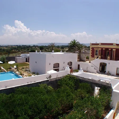 فندق Masseria Fortificata Donnaloia