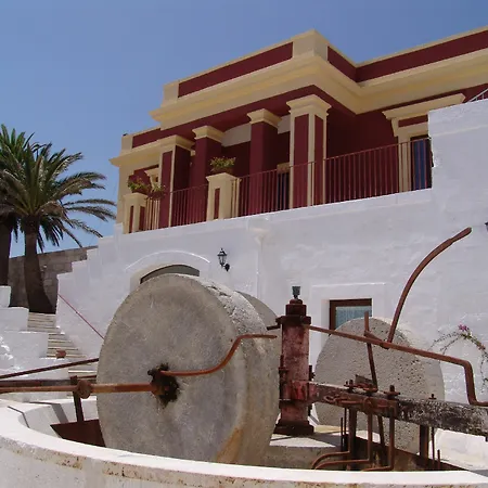 Masseria Fortificata Donnaloia فندق