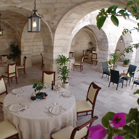 Hotel Masseria Fortificata Donnaloia 5*