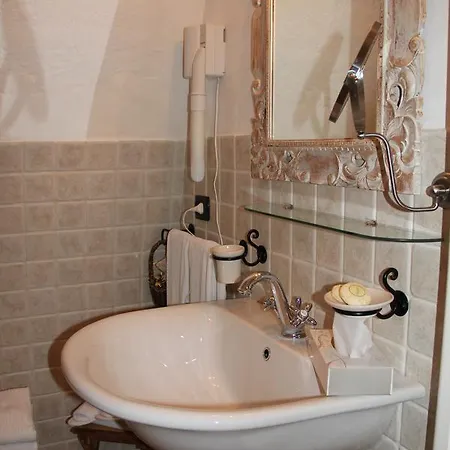 Masseria Fortificata Donnaloia Hotel 5*